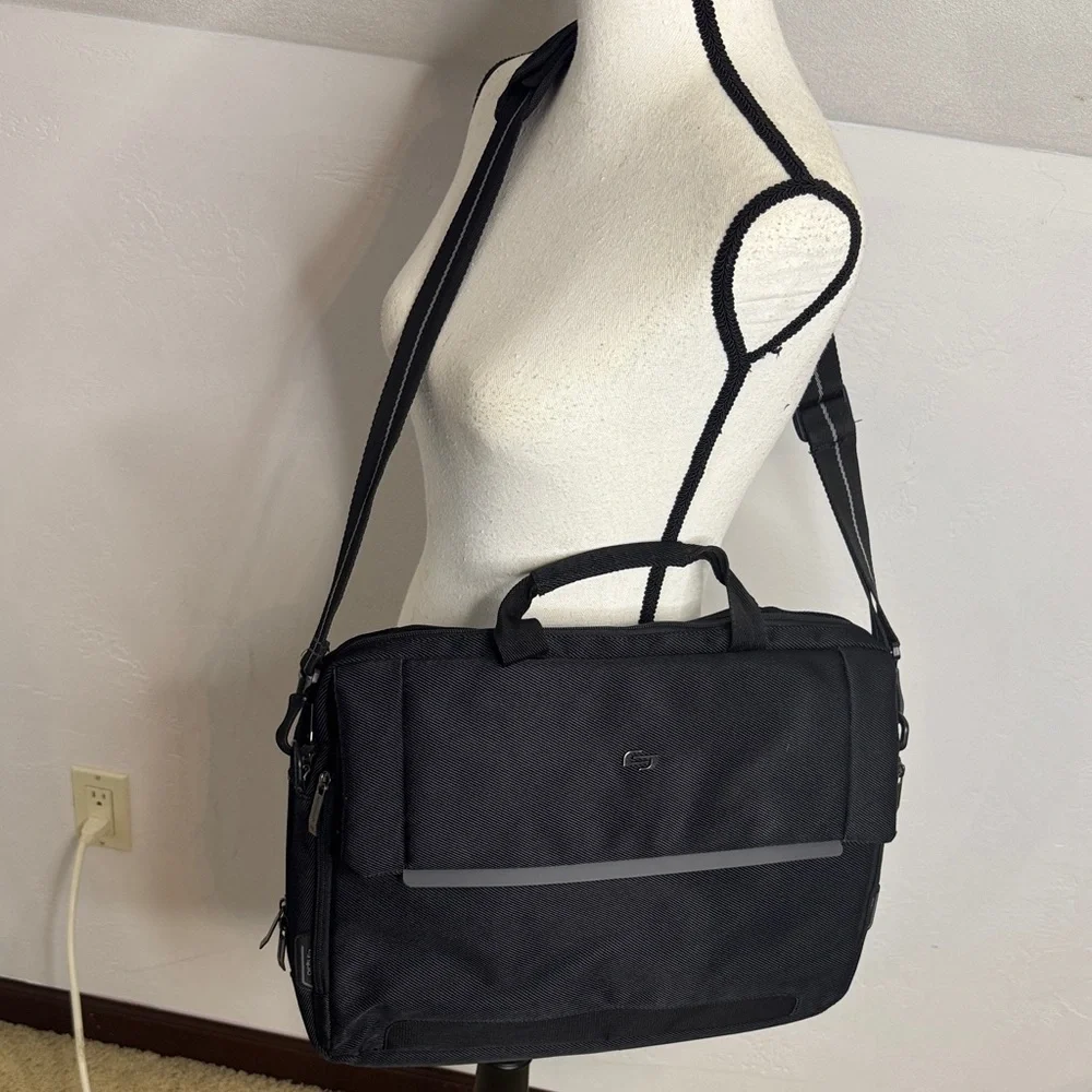 Solo New York Black Nylon Laptop Travel Bag TOT8392B